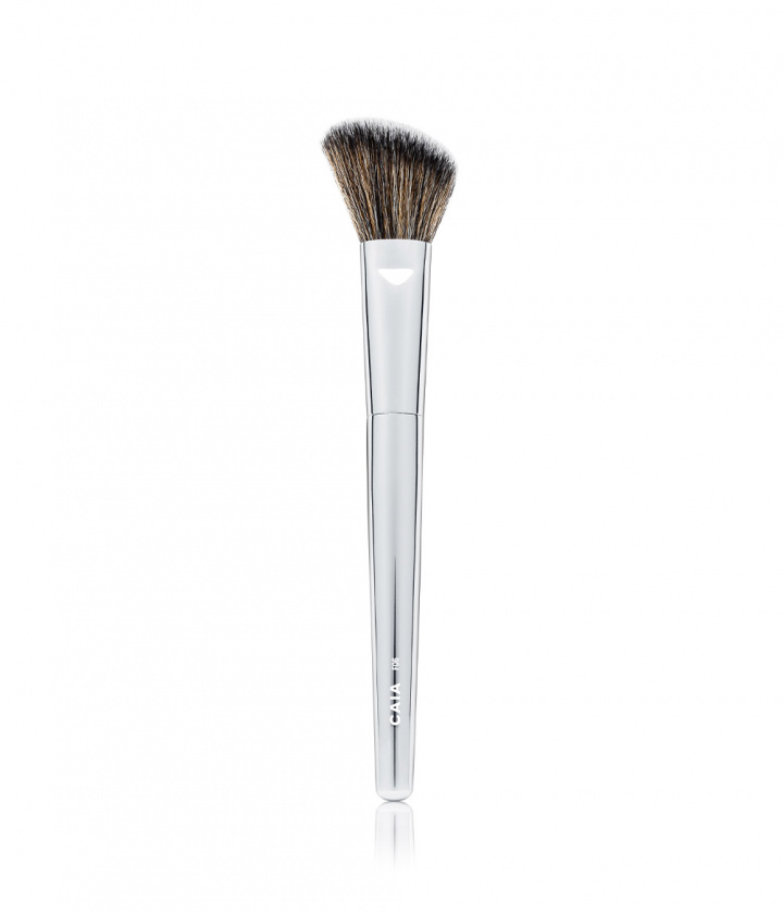 ANGLED BLUSH BRUSH F06 i gruppen BØRSTER & TILBEHØR / BØRSTER / Makeup Børster hos CAIA Cosmetics (CAI547)